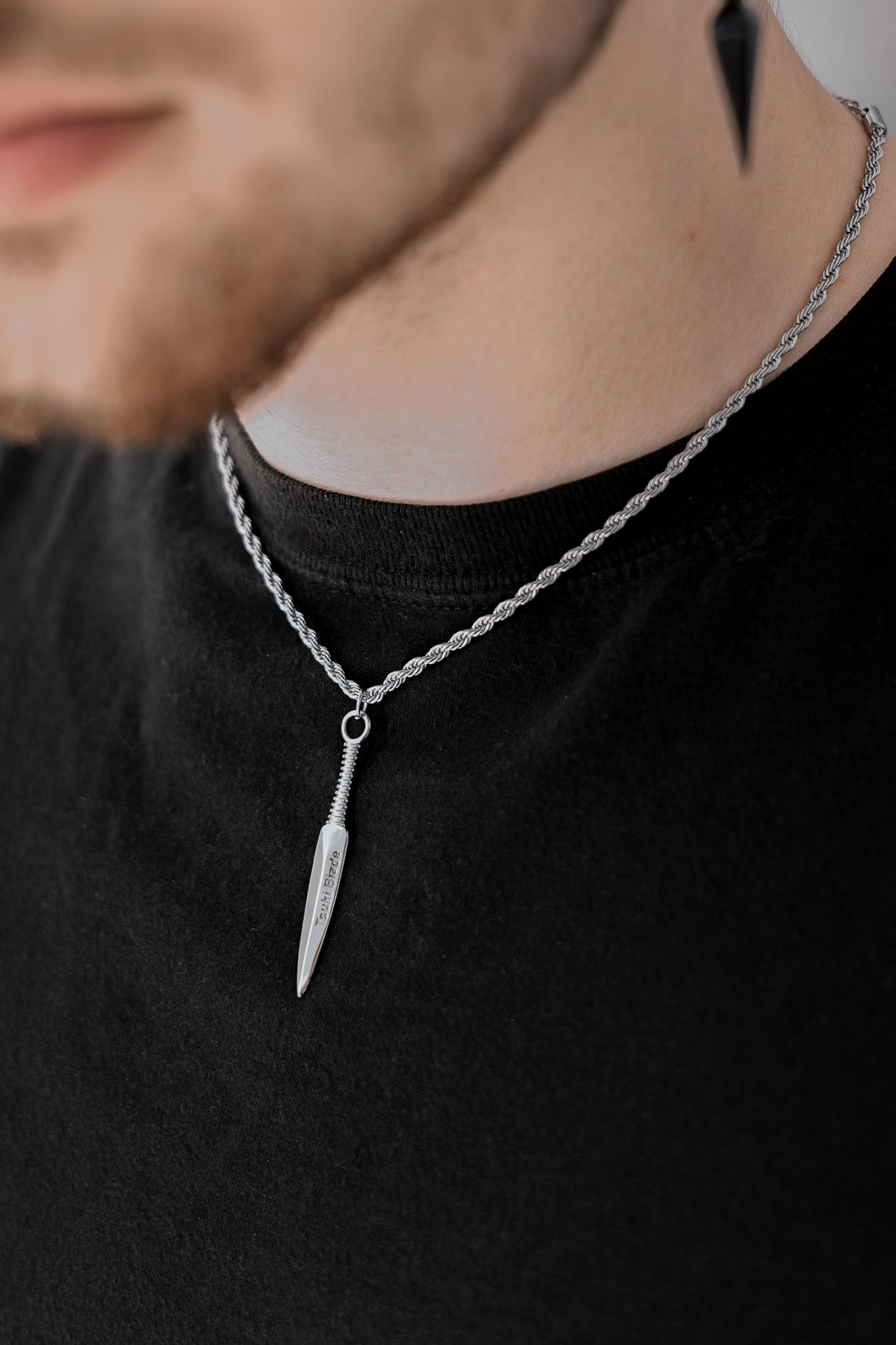 Nageru Necklace