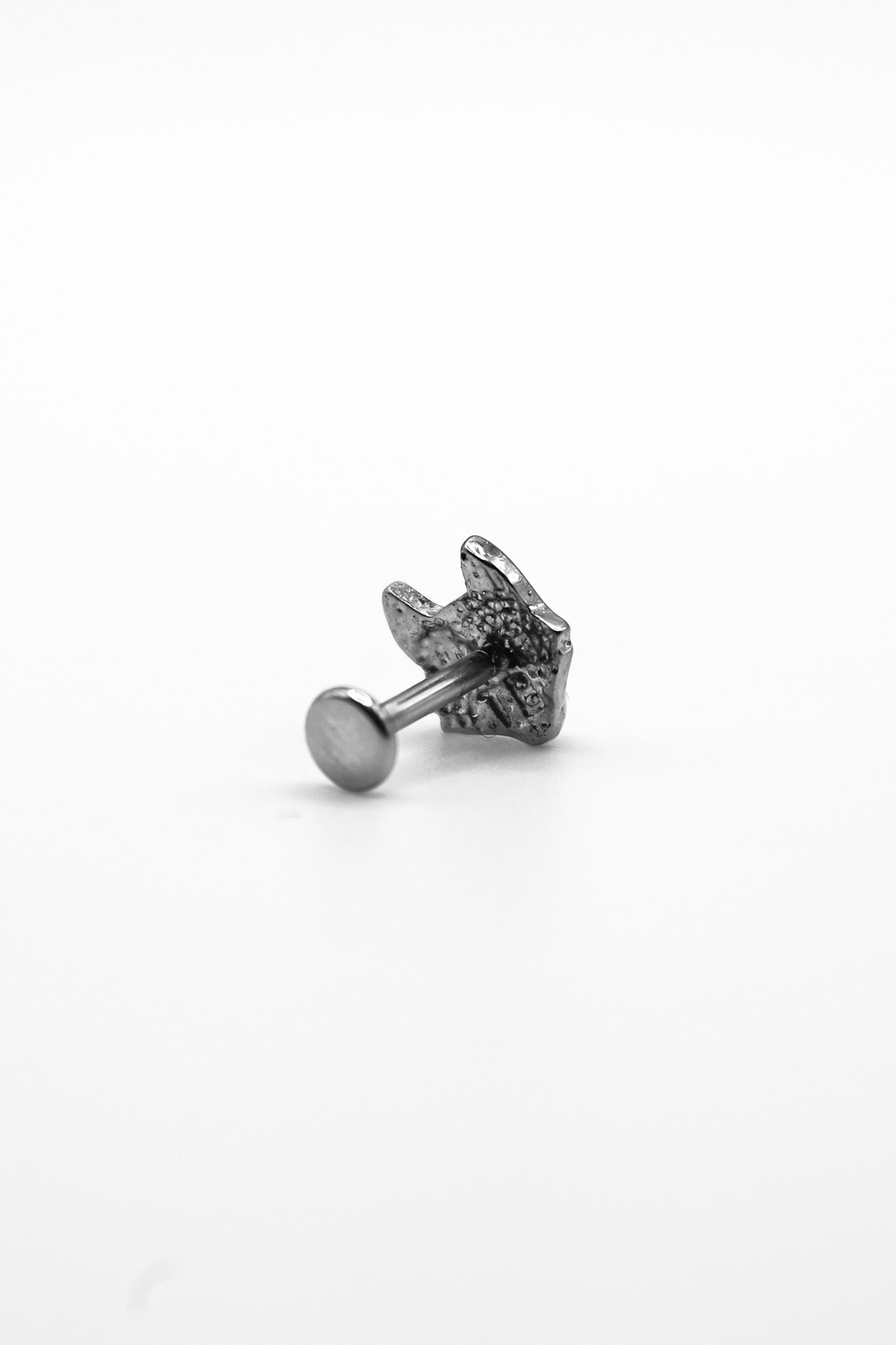 Okami Flatback Piercing Stud