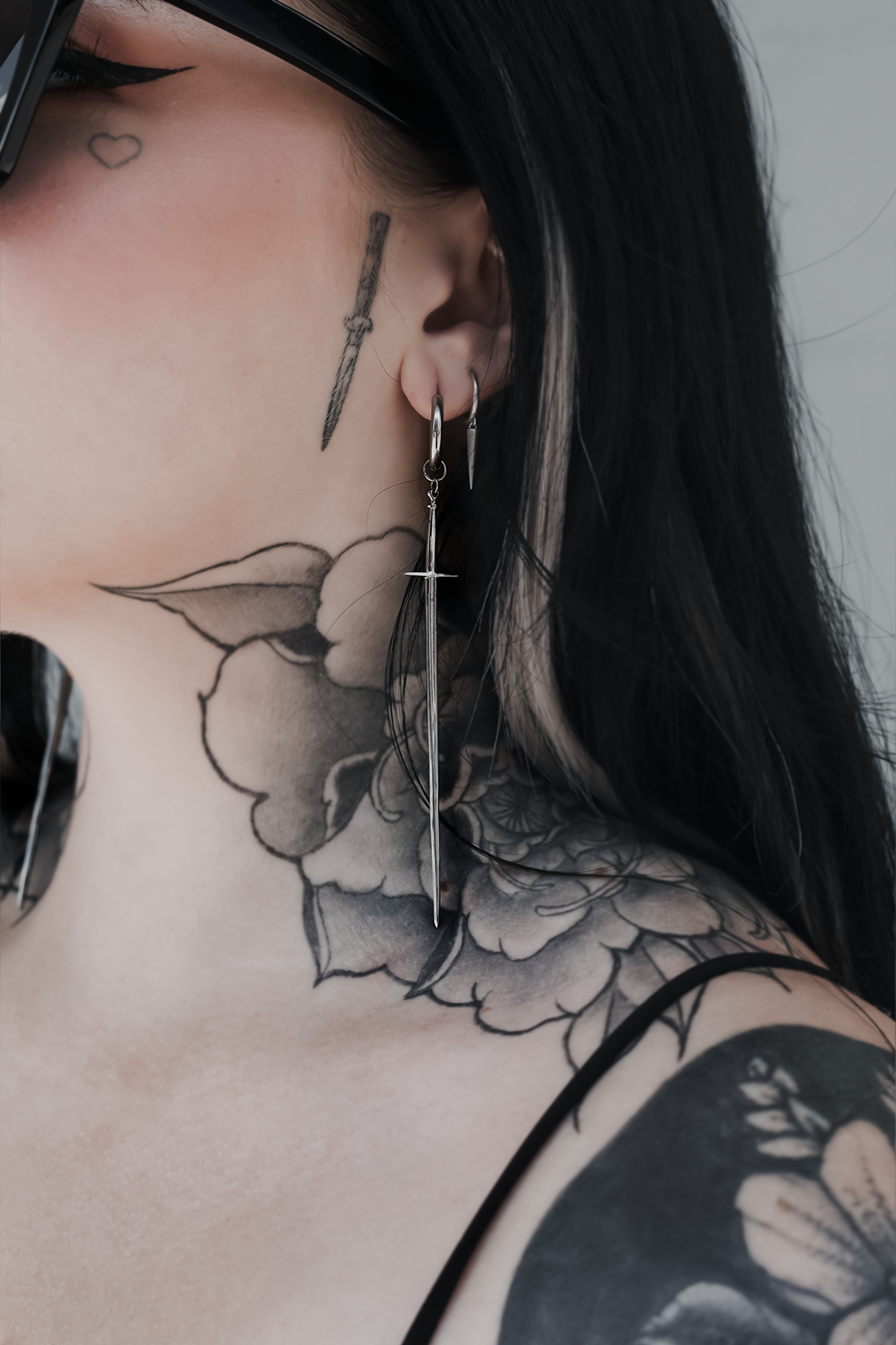 Divine Longsword Earring - Tsuki Blade