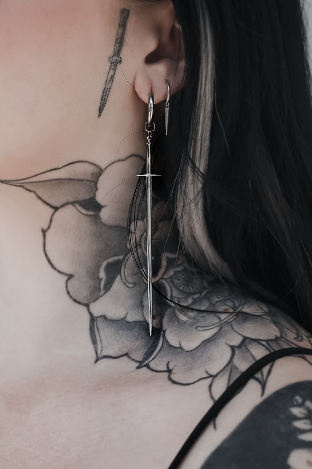 Divine Longsword Earring - Tsuki Blade