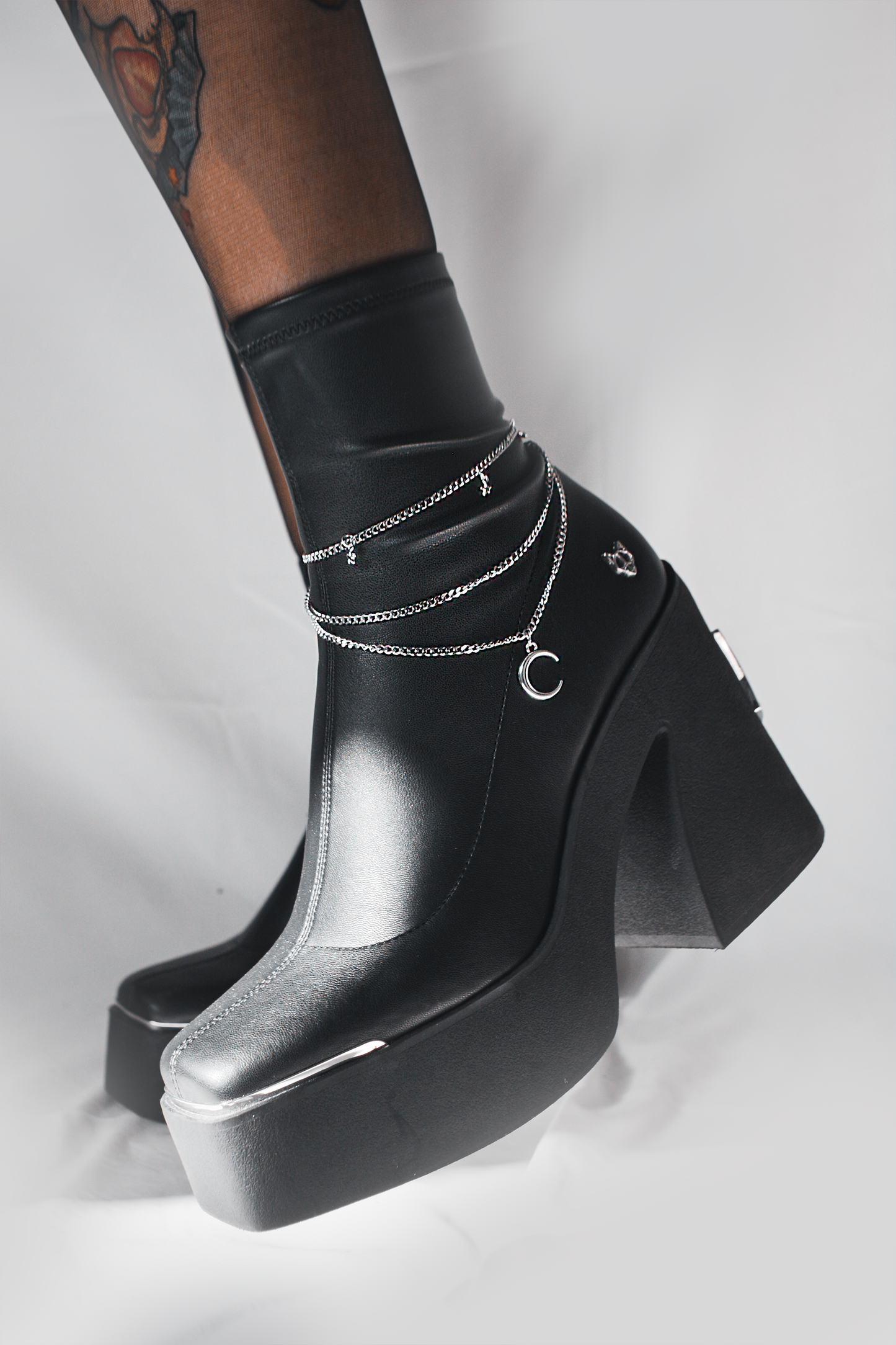 Crescent Binding Boot Chain - Tsuki Blade