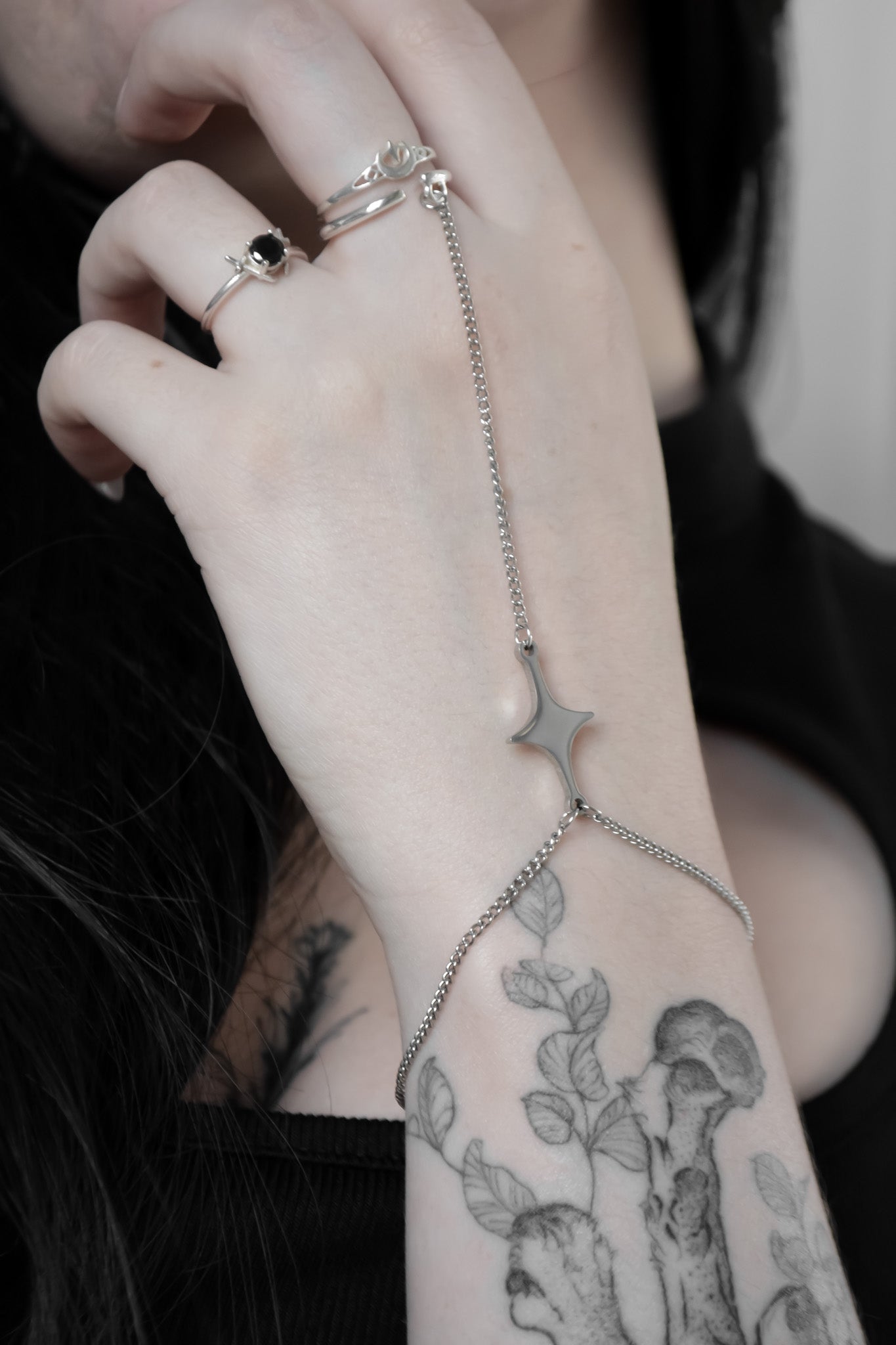 Astral Hand Chain - Tsuki Blade