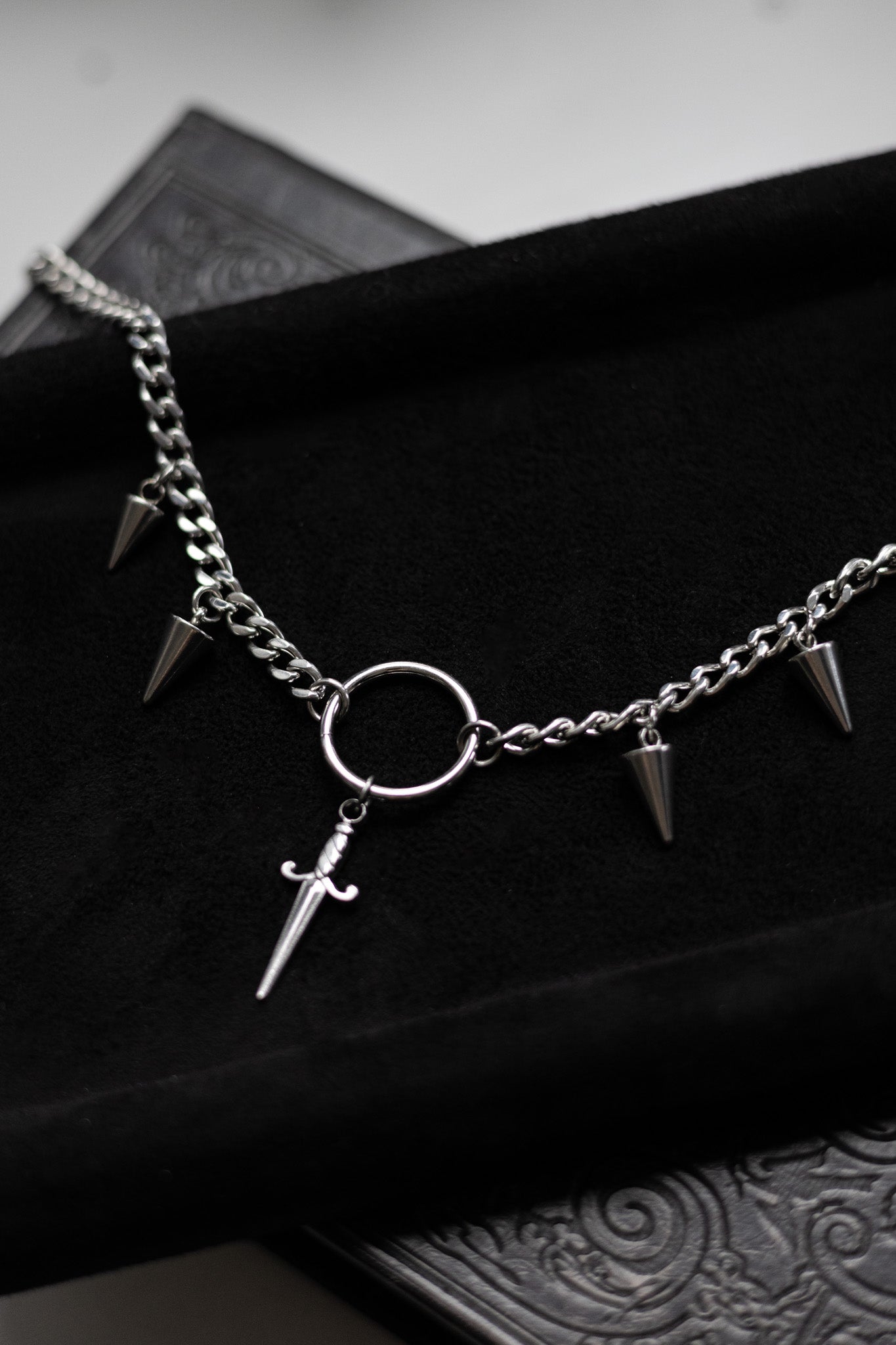 Rebel Spike Dagger Choker